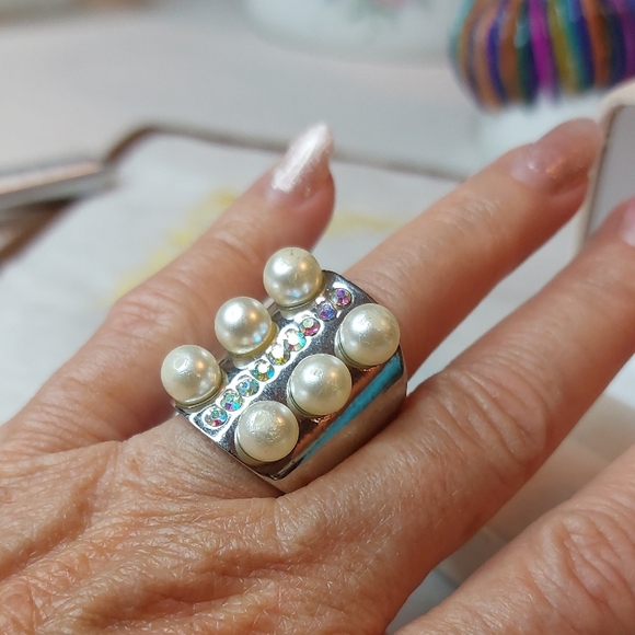 Silver Tone Unique Faux Pearl AB Crystal Ring Size 5.75 - Picture 1 of 4